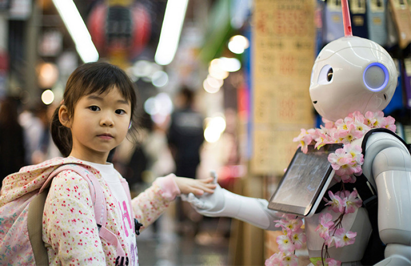 Изображение статьи Искусственный интеллект - девочка и робот